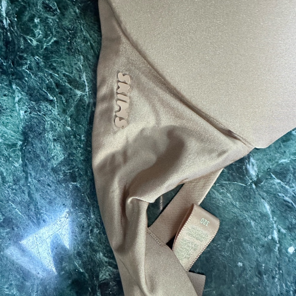 SKIMS Nude Bra - Picture 2 of 4